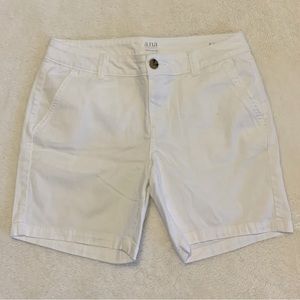 A.N.A White Shorts/ Size 6